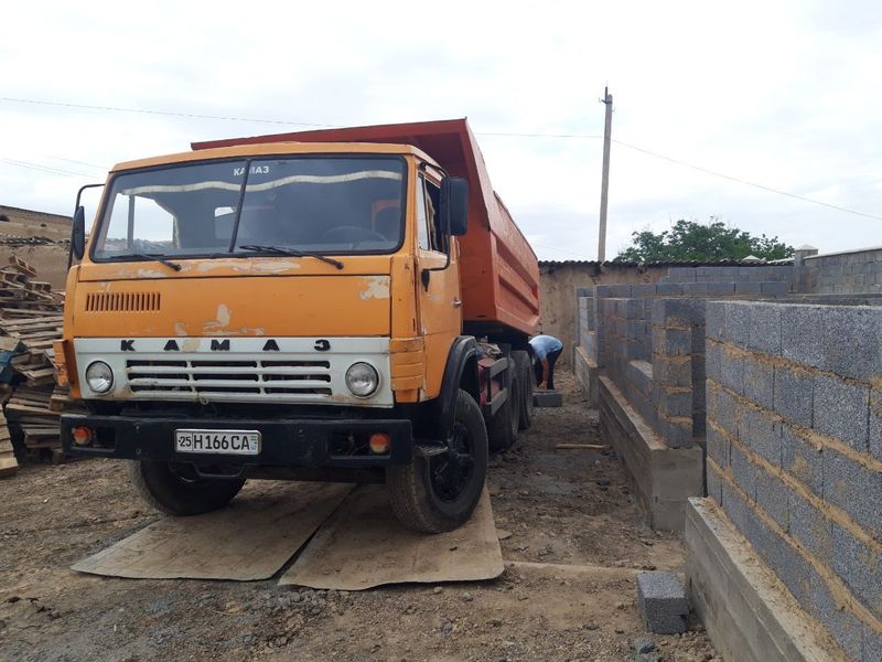 Kamaz samosval ishga tayyor moshina ishlab turubdi Kamaz samosval ishga tayyor moshina ishlab turubdi