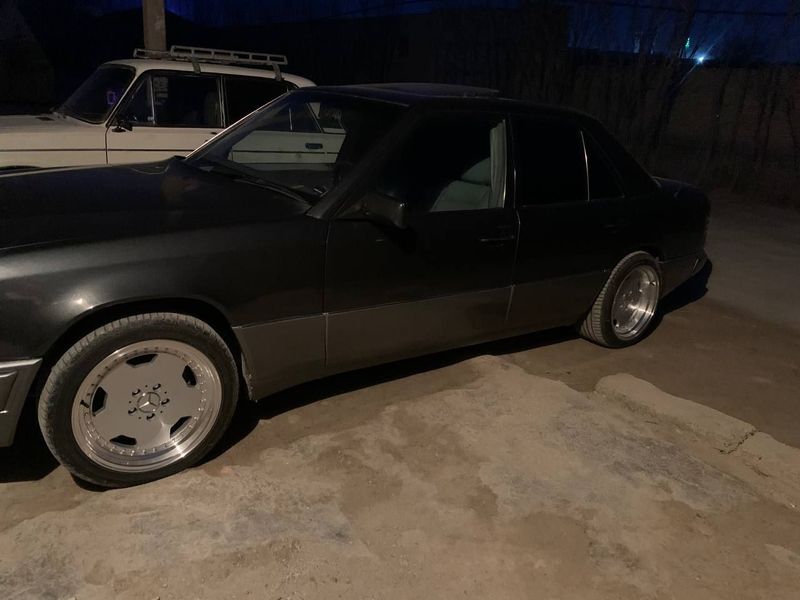 Mers W124 yil 1993 zo'r xolatda Mers W124 yil 1993 zo'r xolatda