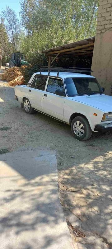Vaz 2107 sotiladi