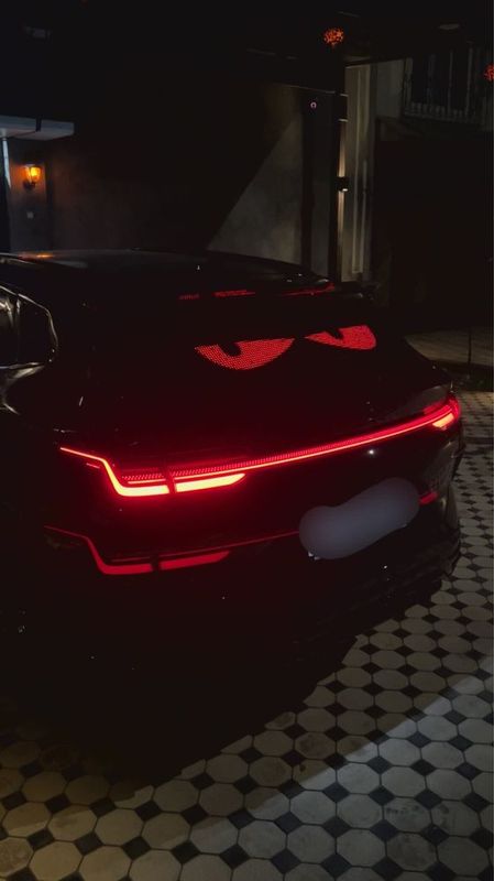 Умный LED-экран на заднее лобовое стекло Умный LED-экран на заднее лобовое стекло