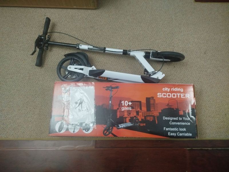 Самакат Scooter новый самакат продаются сроч 14+но Самакат Scooter новый самакат продаются сроч 14+но