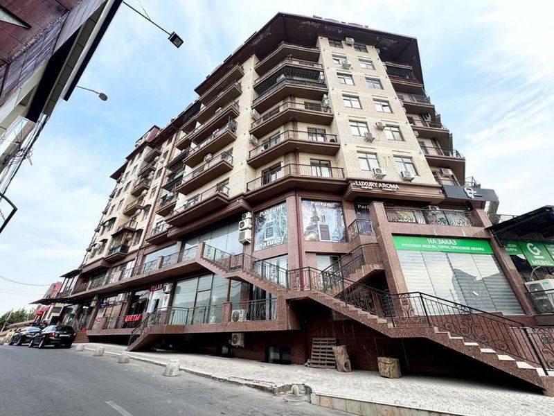 Прадается нежилое помешения 1 линия Прадается нежилое помешения 1 линия