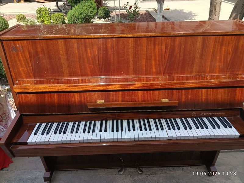 Pianina sotiladi narxi arzon ambitious yoq Pianina sotiladi narxi arzon ambitious yoq
