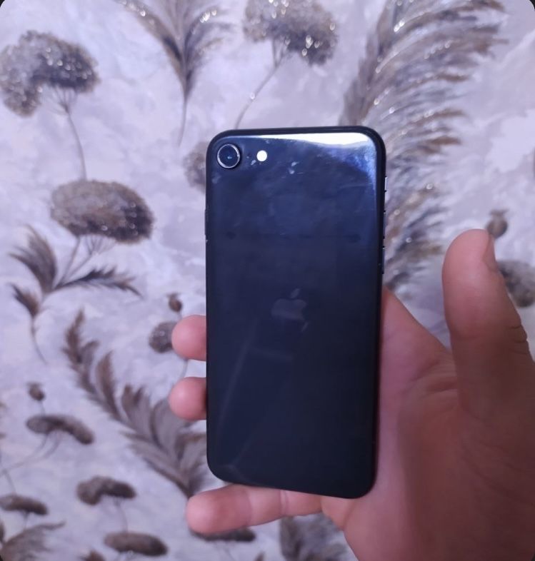 Iphone se 2020 holati chotki Iphone se 2020 holati chotki