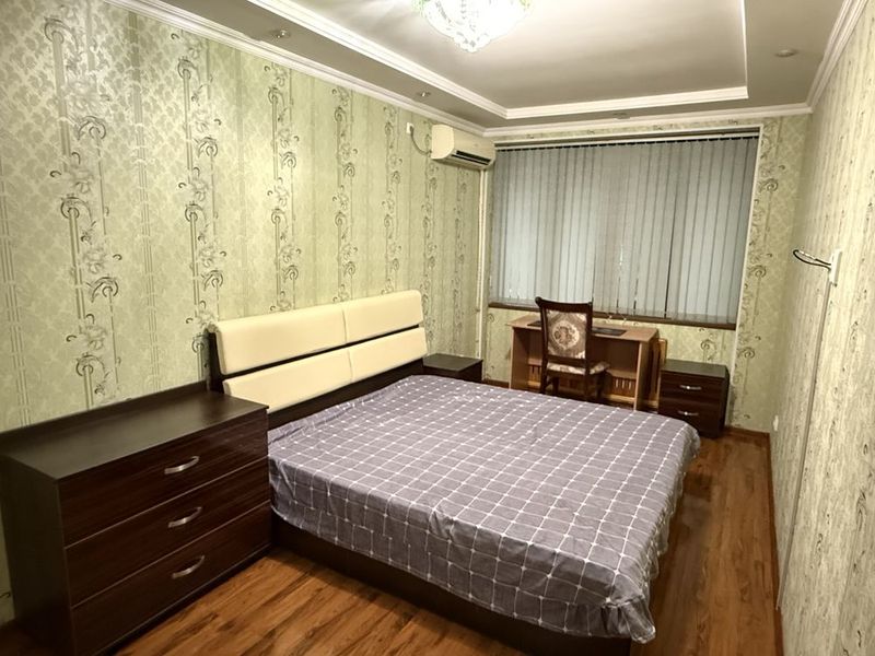 Arenda Alayskiy Ц-2 3ком 1й этаж Arenda Alayskiy Ц-2 3ком 1й этаж