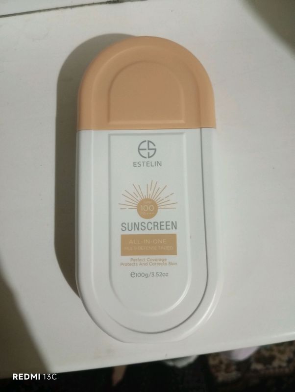 SPF krem quyoshdan himoya uchun rangi tonalka kabi SPF krem quyoshdan himoya uchun rangi tonalka kabi