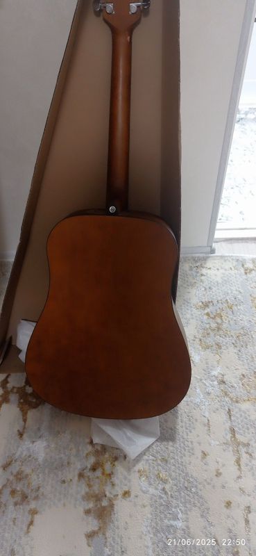 Yangi haqiyqiy gitara