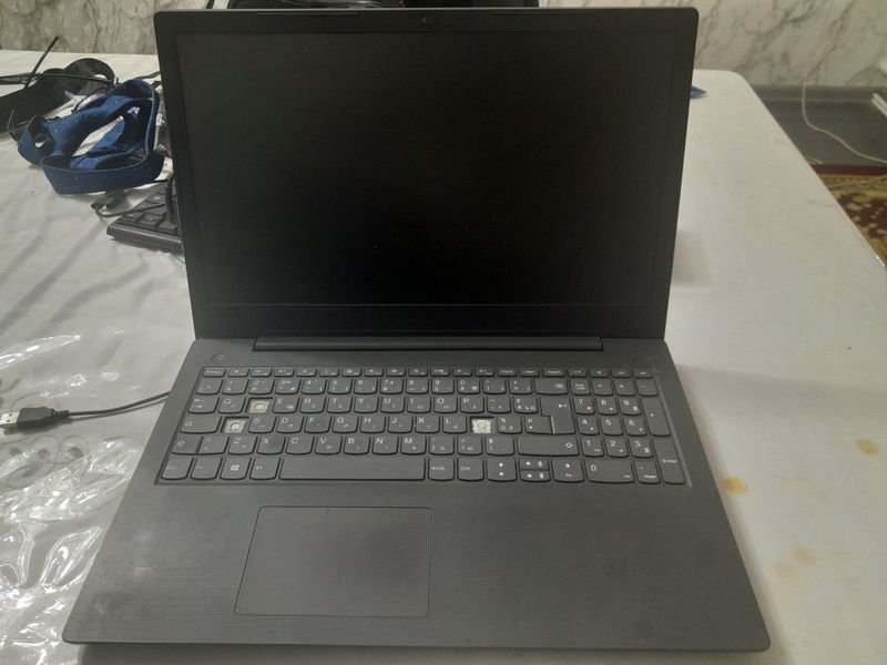 Lenovo noutbuk sotiladi Lenovo noutbuk sotiladi