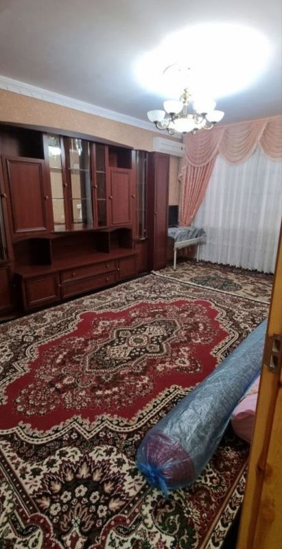 Юнусабад 18кв Аренда 2комн 1 этаж