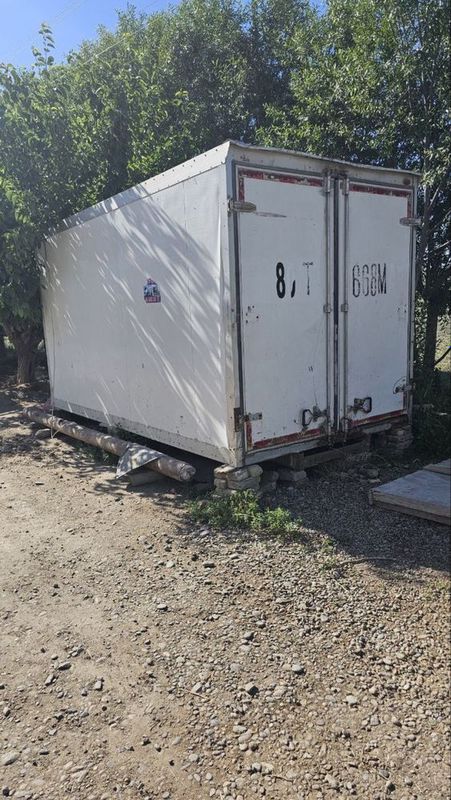 Isuzu morozelnik kuzov (ref) Isuzu morozelnik kuzov (ref)