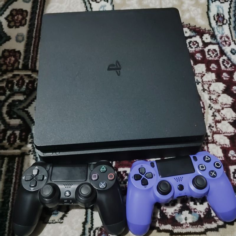 Playstation 4 slim