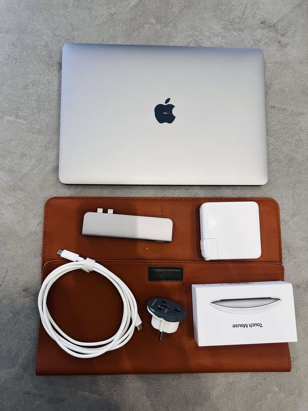 Macbook pro 13 2019 состояние почти новое Macbook pro 13 2019 состояние почти новое