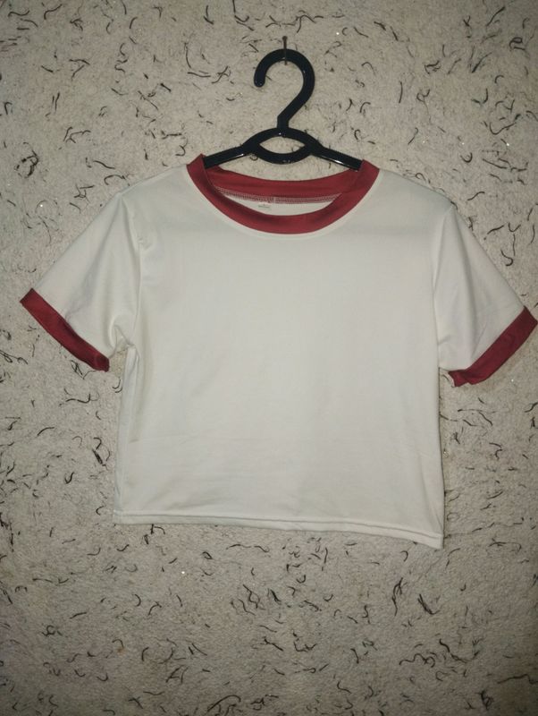 Futbolka sotiladi