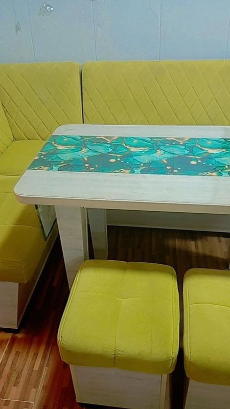 Продаётся кухонный уголок Продаётся кухонный уголок
