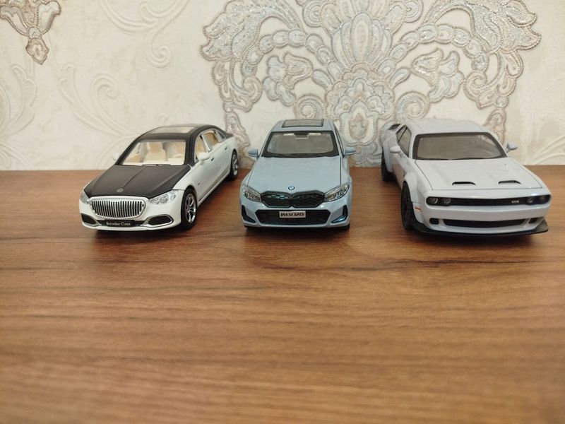 Metallic cars 1/32