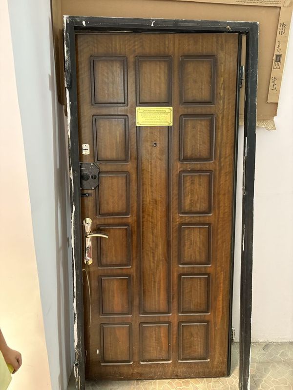 Продам дверь б/у все замки рабочие с каркасом Продам дверь б/у все замки рабочие с каркасом