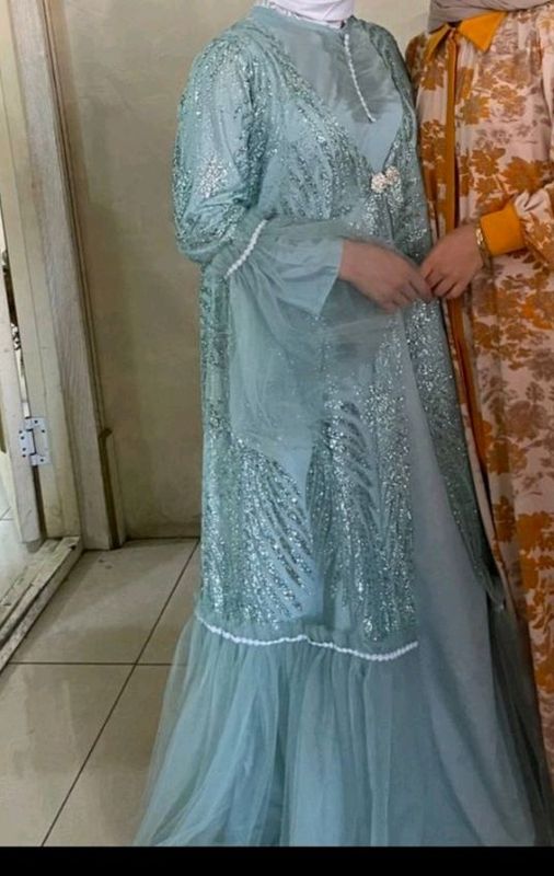 toʻyda kiyilgan holos holati yahshi atigi 100 ming toʻyda kiyilgan holos holati yahshi atigi 100 ming