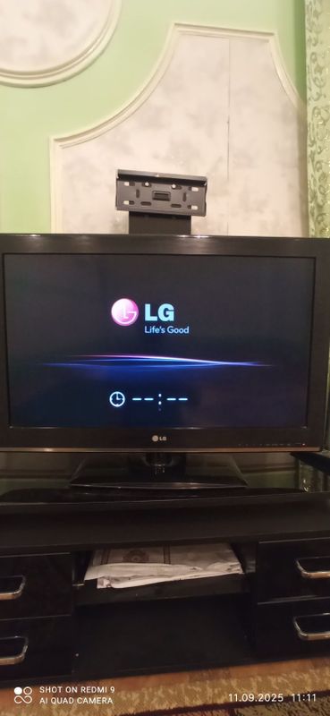 Телевизор LG-32 сотилади.
