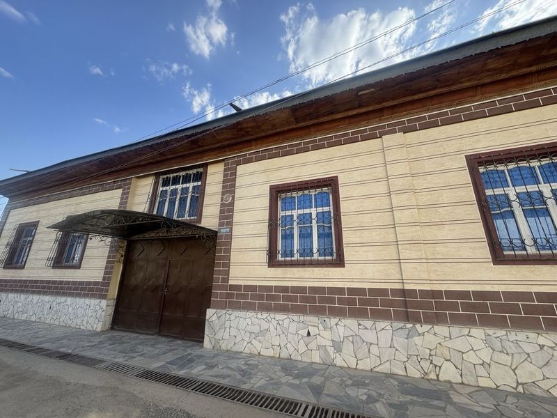 Zangiota tumanida 7 xonali tayyor hovli uy sotiladi. Zangiota tumanida 7 xonali tayyor hovli uy sotiladi.