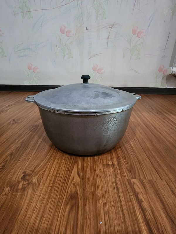 Продам чугунный казан
