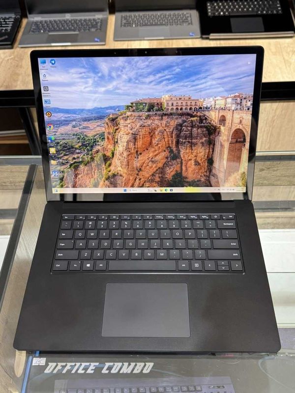 Microsoft Surface laptop 3 CORE i5-1035G7 ram 8 ssd 256 Microsoft Surface laptop 3 CORE i5-1035G7 ram 8 ssd 256