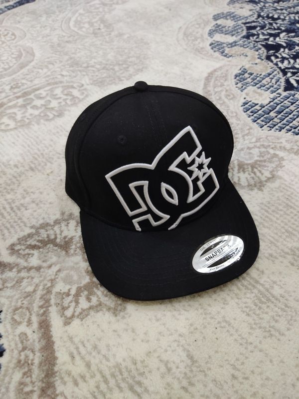 DC кепка с прямым козырьком | DCSHOECOUSA, hiphop, y2k DC кепка с прямым козырьком | DCSHOECOUSA, hiphop, y2k
