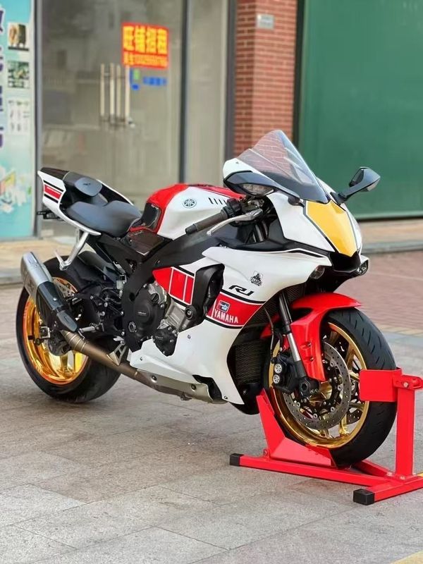 Продаётся Yamaha YZF-R1 Продаётся Yamaha YZF-R1