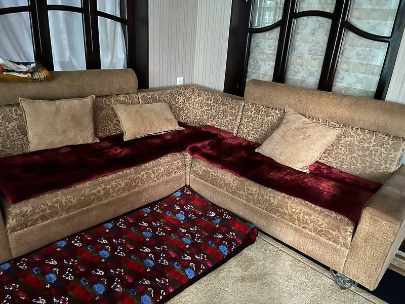 Divan sotiladi divan Divan sotiladi divan
