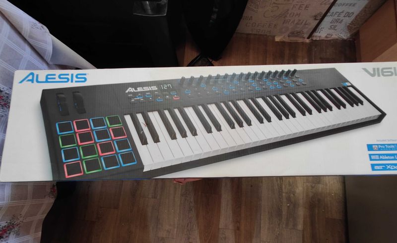 Midi клавиатура Alesis VI61