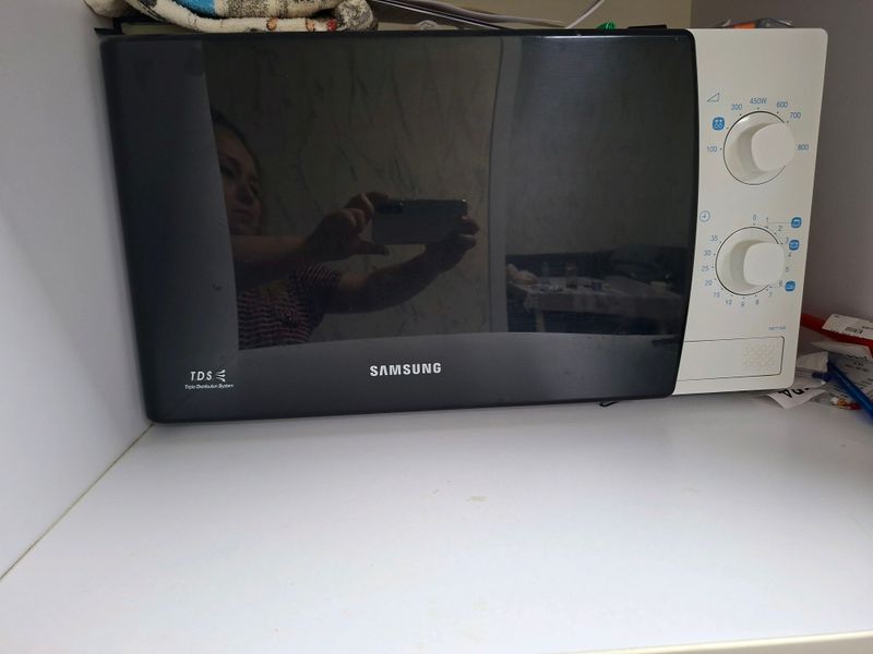 Mикроволновка Samsung ME711KR Mикроволновка Samsung ME711KR