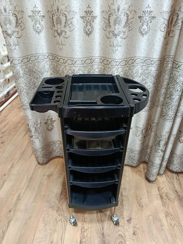 Продаётся для парихмахера каталка не дорого Продаётся для парихмахера каталка не дорого