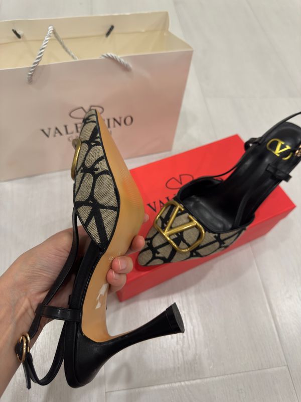 Valentino kablok sotiladi Valentino kablok sotiladi