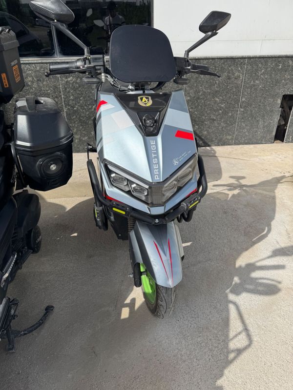 Skuter 2000w litiy jelezo fosfat batareyli Skuter 2000w litiy jelezo fosfat batareyli
