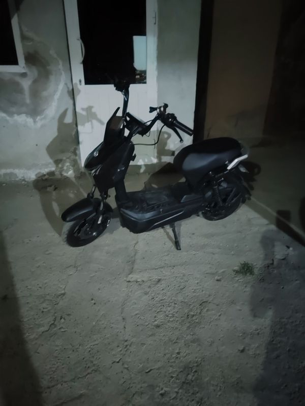 Skuter elektronniy Skuter elektronniy