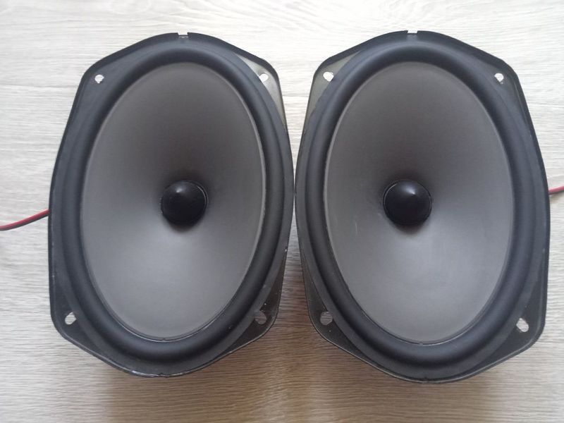 Продам калонки Pioneer original в хорошем состоянии. Продам калонки Pioneer original в хорошем состоянии.
