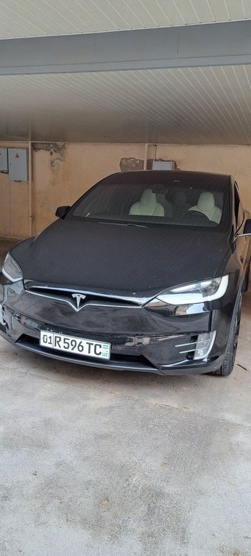 Tesla model x 2017 yil.