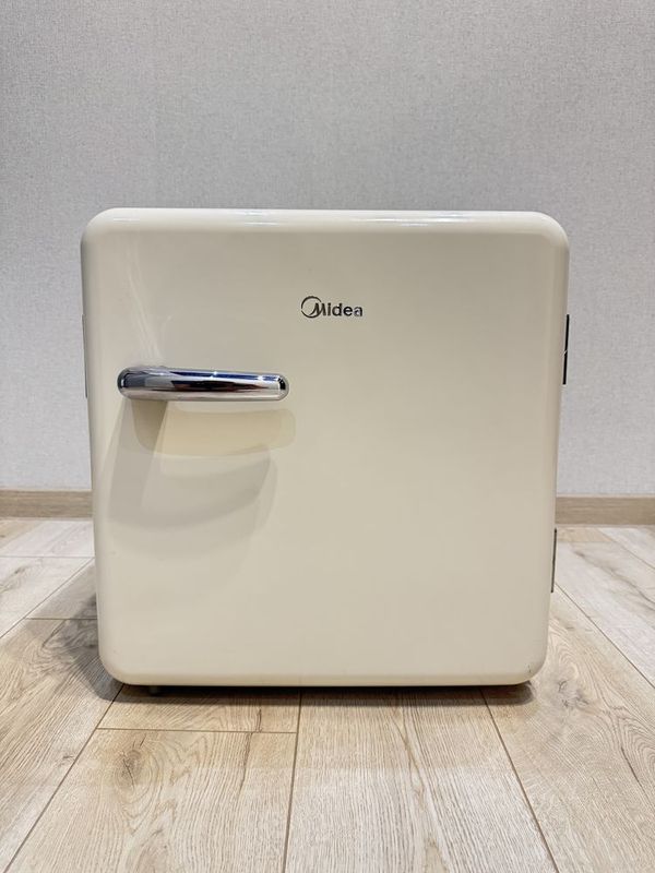 Мини холодильник Midea 47л Мини холодильник Midea 47л