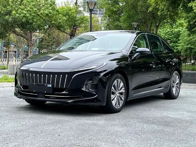 Hongqi eqm-5 450km qora 19000 km yurgan Hongqi eqm-5 450km qora 19000 km yurgan