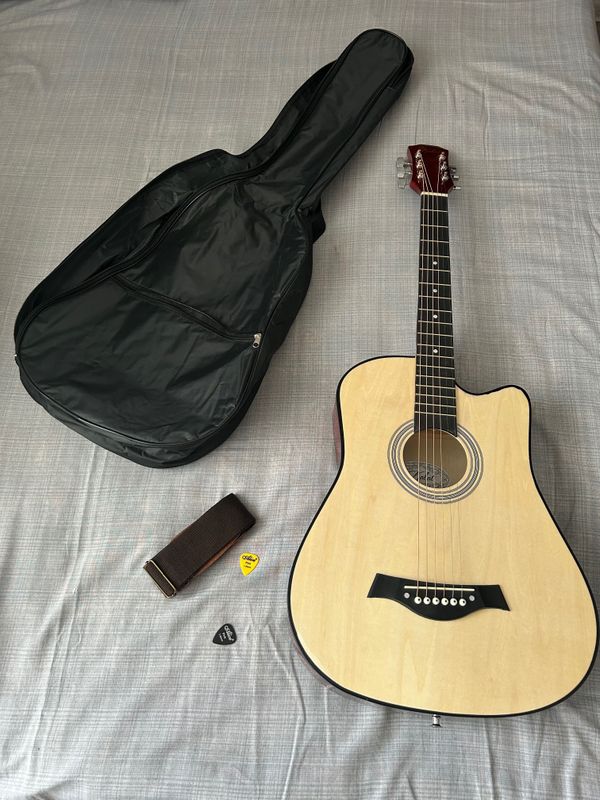 Gitara razmer 38 Yangi Gitara razmer 38 Yangi