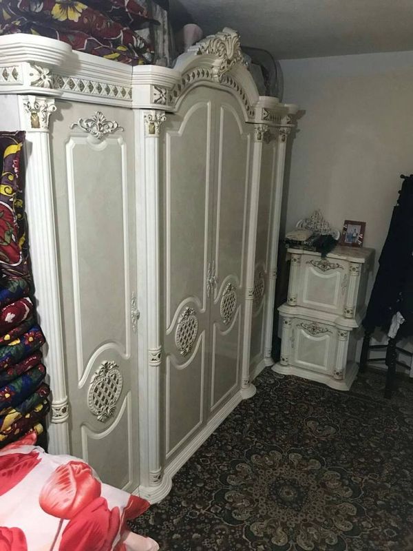 Spalniy garnitur sotiladi. Holati yangidek Spalniy garnitur sotiladi. Holati yangidek