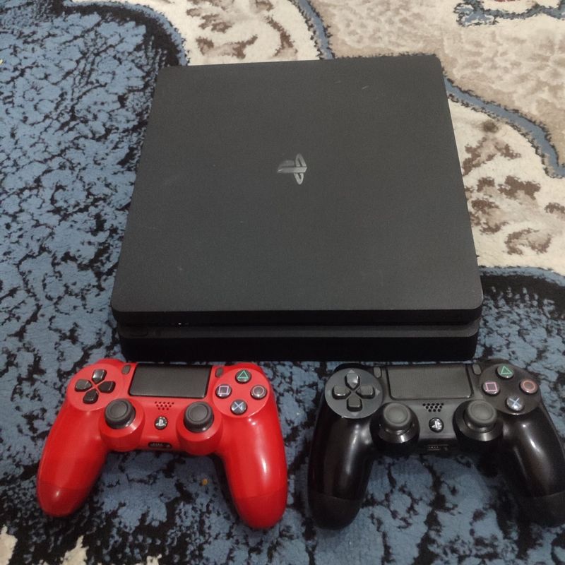Playstation 4 slim