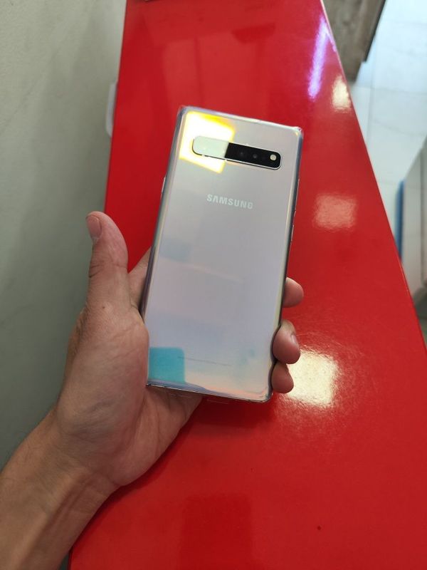 Samsung S10 5G. Nok