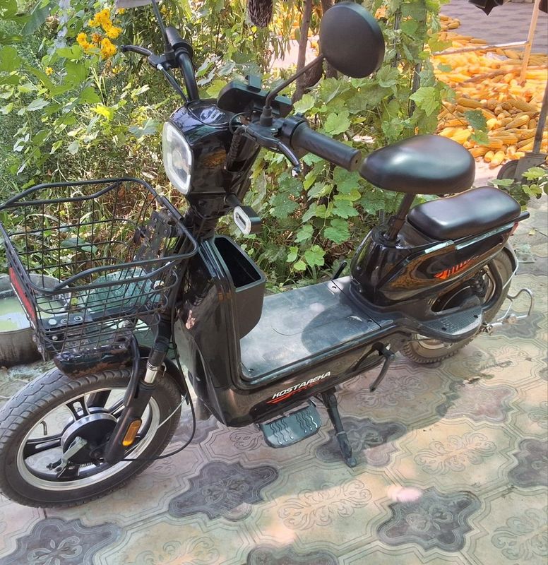Skuter holati zo‘r yangidek. Srochno Skuter holati zo‘r yangidek. Srochno