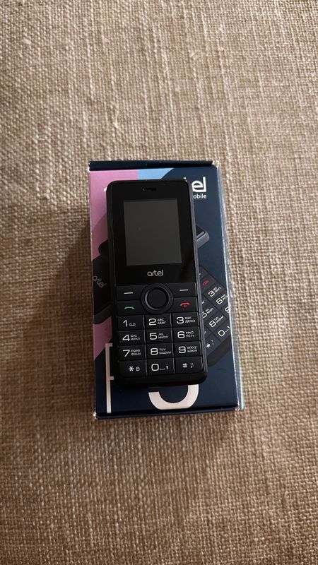 Кнопочный телефон Artel F5 Кнопочный телефон Artel F5