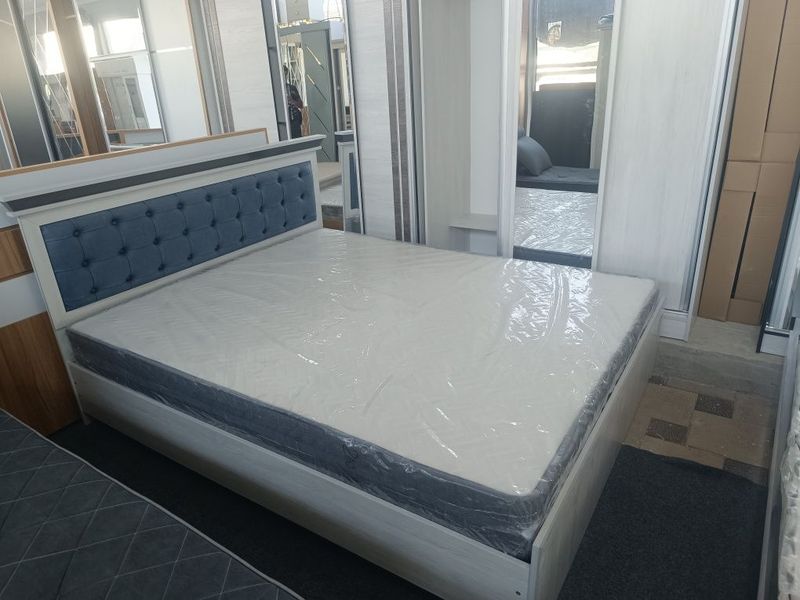 Kravat ikki kishilik matras bilan Kravat ikki kishilik matras bilan