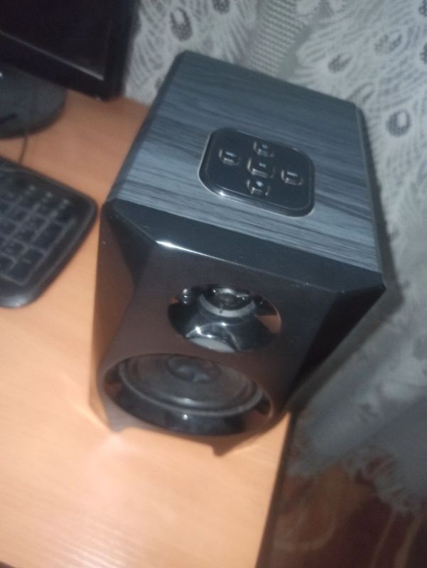 Срочно продаю колонку, работает отлично, громкий и чистый звук. Состоя Срочно продаю колонку, работает отлично, громкий и чистый звук. Состоя