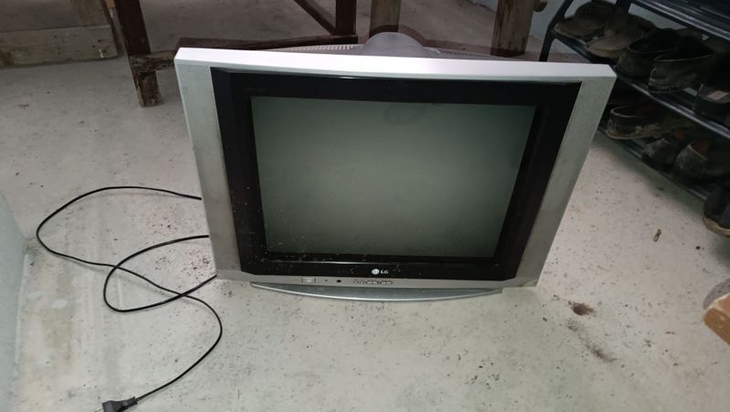 Televizor LG sotiladi Televizor LG sotiladi