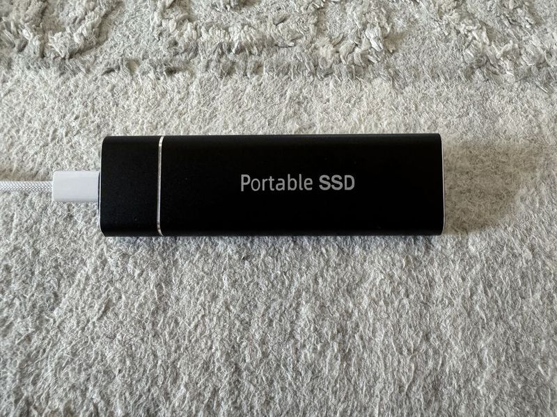 Продам 4Tb Portable SSD M2 накопитель
