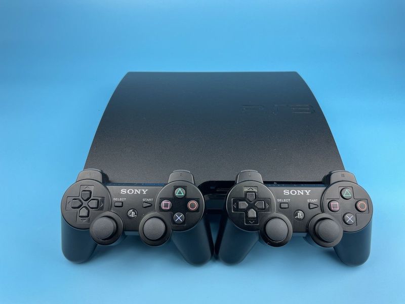 Sony Play Station-3 Slim 2джойстика игры записаны Sony Play Station-3 Slim 2джойстика игры записаны