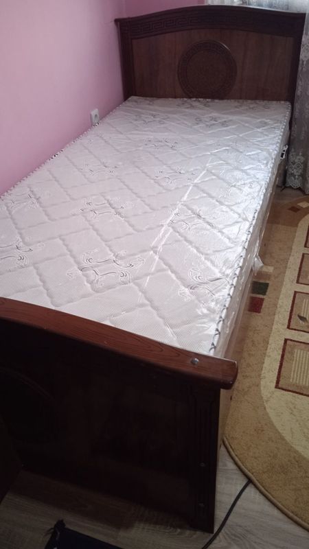Divan Karovat sotiladi yangi holatda